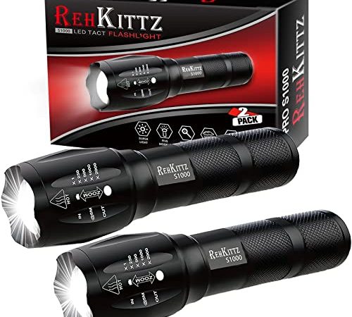 REHKITTZ Torcia Super Luminosa Portatile LED Torcia (2 Confezioni), 2000 Lumen Torcia Elettrica, Militare Torcia,Tattica Torcia,Impermeabile IP44 e 5 Modalità Di Illuminazione